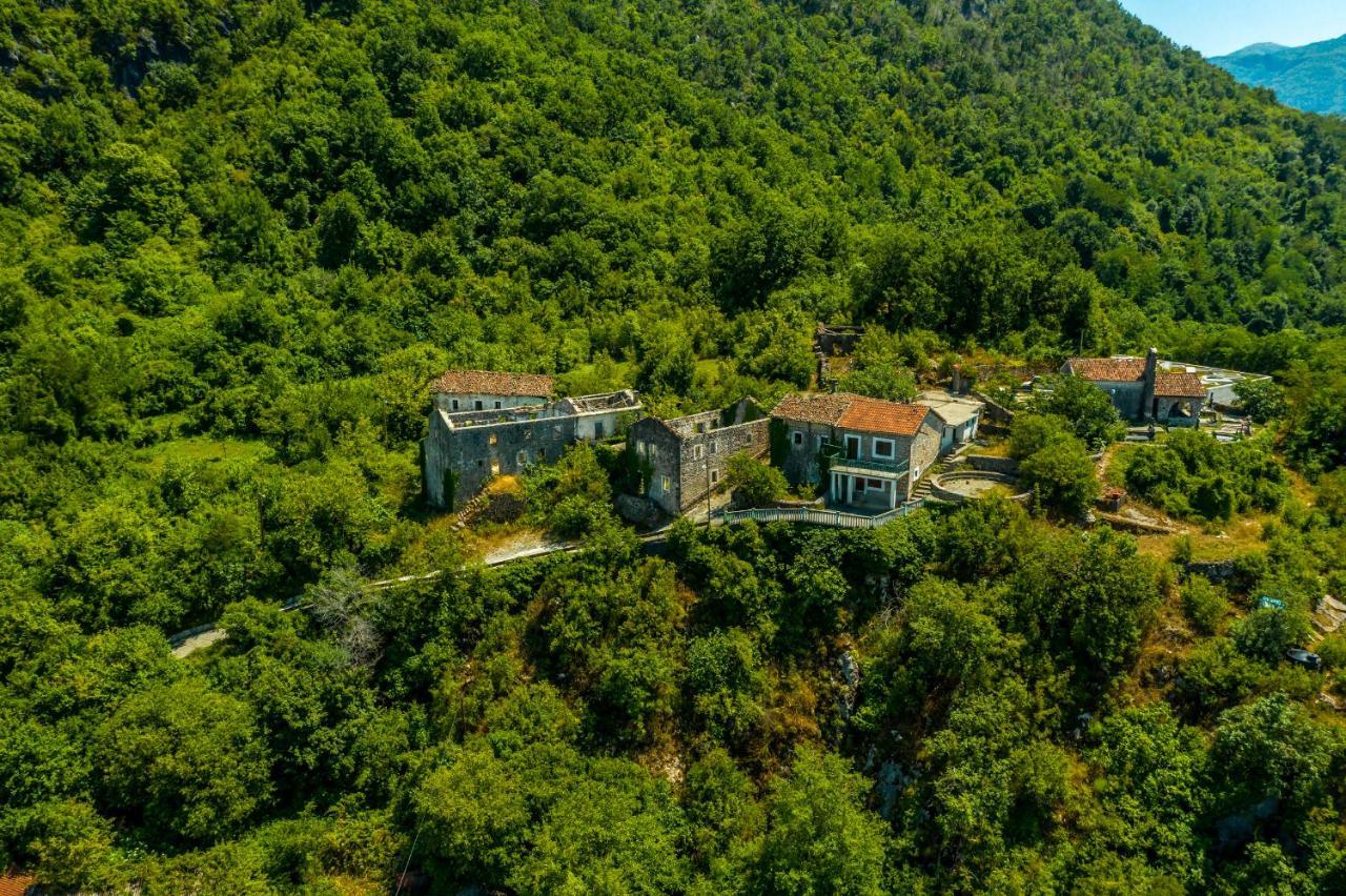 Dağ evi Hill Virpazar